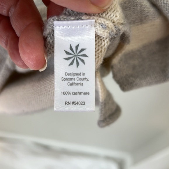 Athleta Backcountry Cashmere Gray Ivory Striped Sweater Crewneck Womens Large - Picture 11 of 16